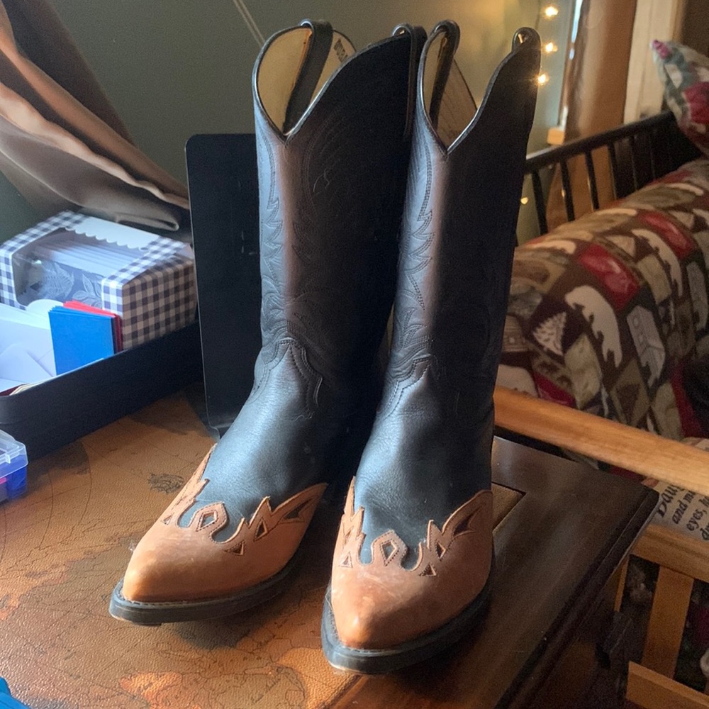 Durango Cowboy Boots — size 8.5
